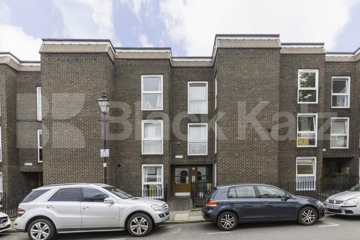 			3 Bedroom, 1 bath, 1 reception Apartment			 Elia Street, Angel